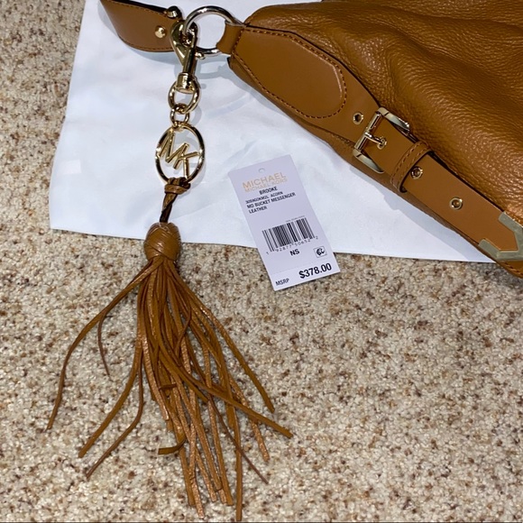 ❌SOLD❌MICHAEL KORS BROOKE MD BUCKET MESSENGER LEATHER BAG - Picture 4 of 10